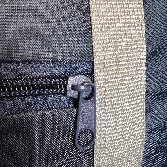 WIND BLOWS RIVER FLOWS LARGE DUFFLE LUGGAGE - Picture 9 of 12